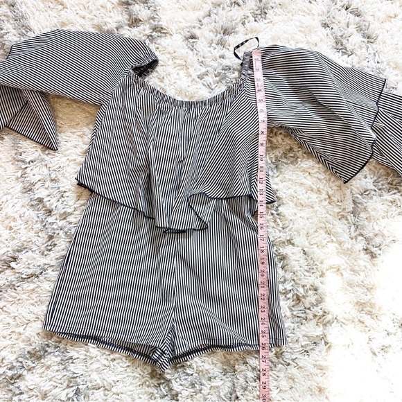 Missguided | NWTs Stripped Layered Bell Sleeve Romper Size 6 - Picture 11 of 12